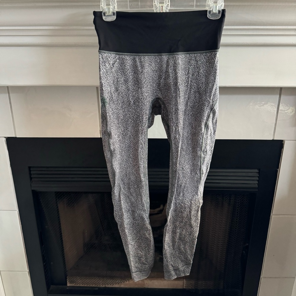 Lululemon Run The Day 7/8 Tight (25"), Fractal Dark Starlight Black. Size 6